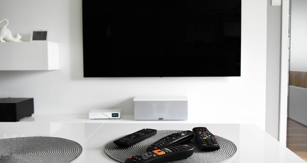 Planning to buy a TV in Kenya in 2025? Discover key factors to consider, plus reviews of TCL, Hisense, Skyworth, Vitron & more